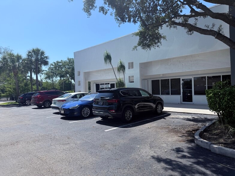 5369 N Nob Hill Rd, Sunrise, FL for lease - Building Photo - Image 2 of 11