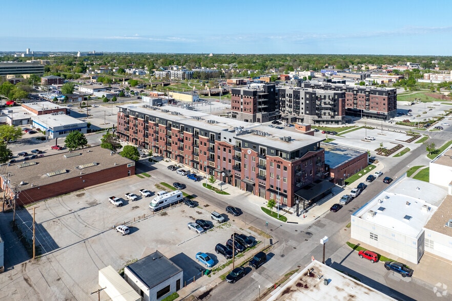 200 S 21st St, Lincoln, NE à louer - Photo du bâtiment - Image 2 de 6