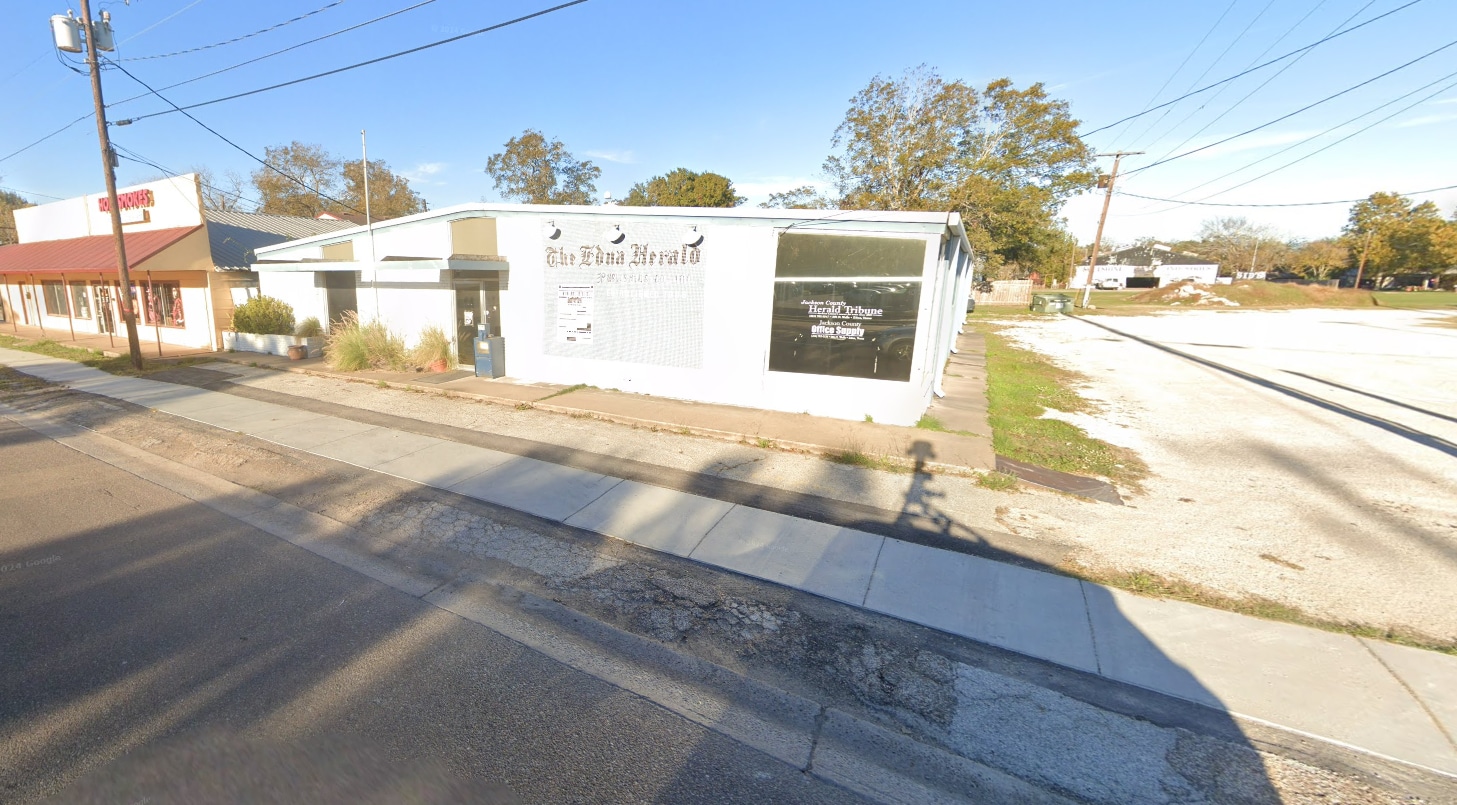 306 N Wells St, Edna, TX for sale Primary Photo- Image 1 of 23