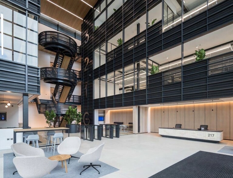 217 Bath Rd, Slough for lease - Building Photo - Image 3 of 10