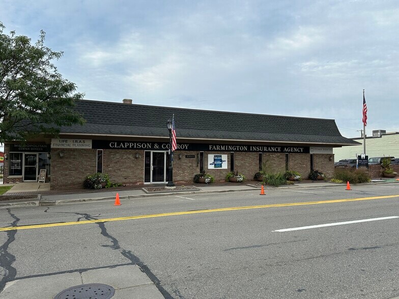 33211 Grand River Ave, Farmington, MI à louer - Photo du bâtiment - Image 3 de 6