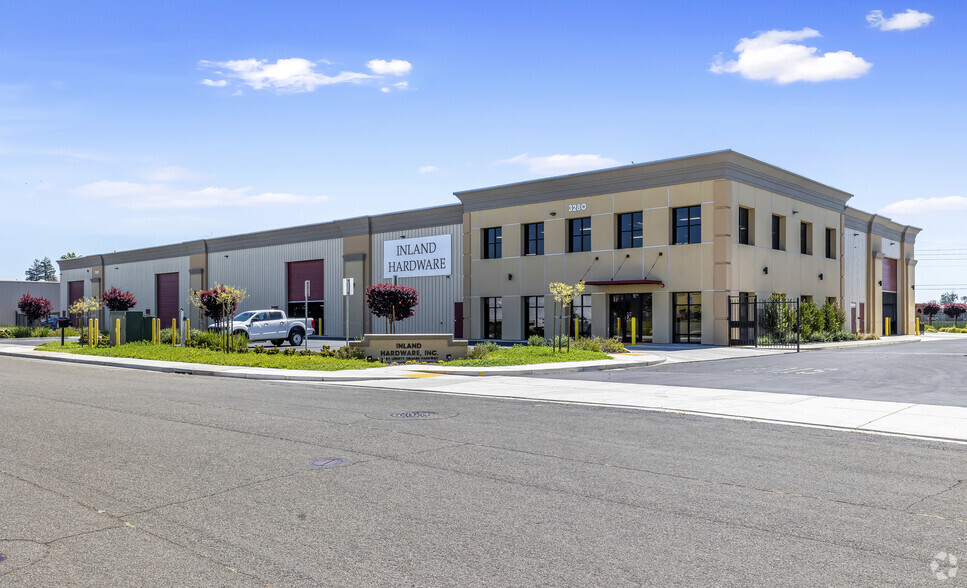 3280 Liberty Square Pky, Turlock, CA for lease - Primary Photo - Image 1 of 19