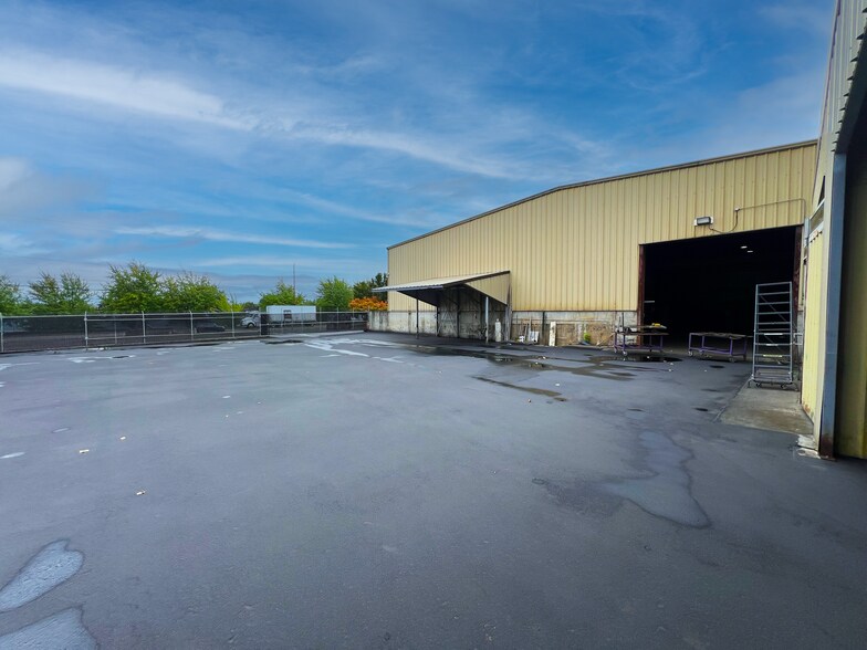 5650 NE Columbia Blvd, Portland, OR à louer - Photo principale - Image 1 de 4