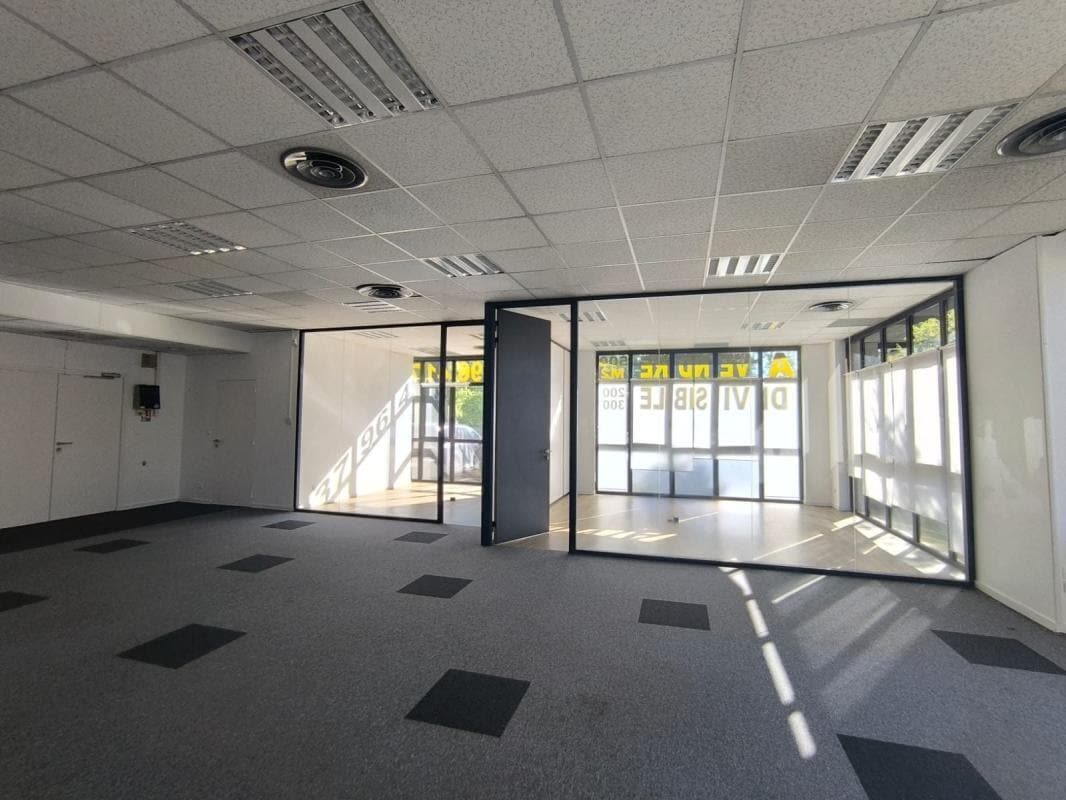 Office in SAINT-DIDIER-AU-MONT-D'OR for sale Interior Photo- Image 1 of 4