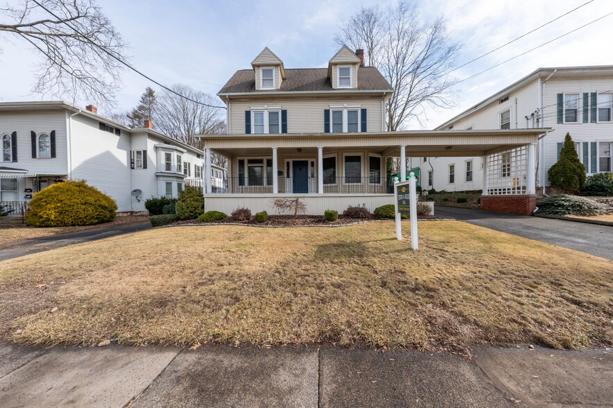 235 N Main St, Southington, CT à vendre - Photo du bâtiment - Image 1 de 1