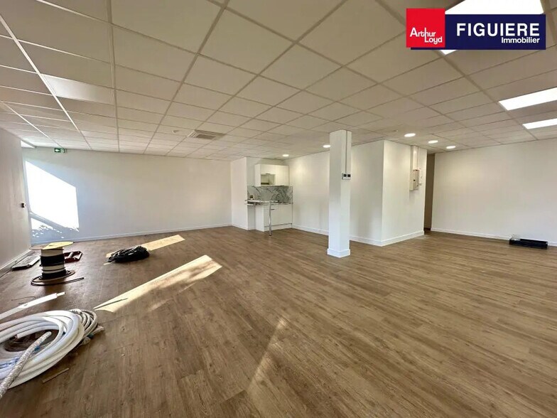 Office in Aix-en-Provence for lease - Building Photo - Image 2 of 9