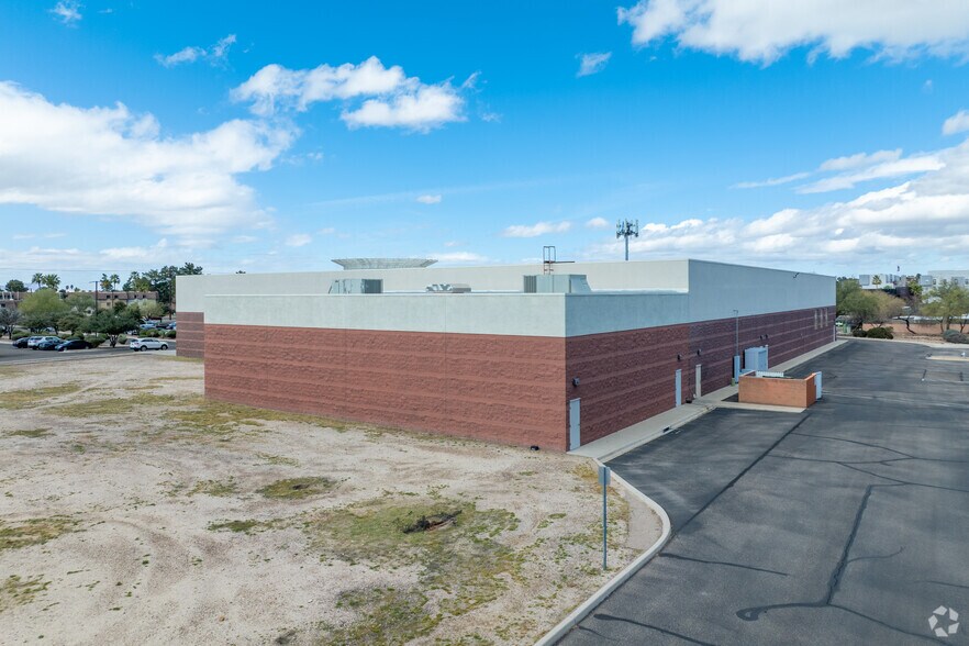 4240 N 1st Ave, Tucson, AZ à vendre - Photo du bâtiment - Image 3 de 6