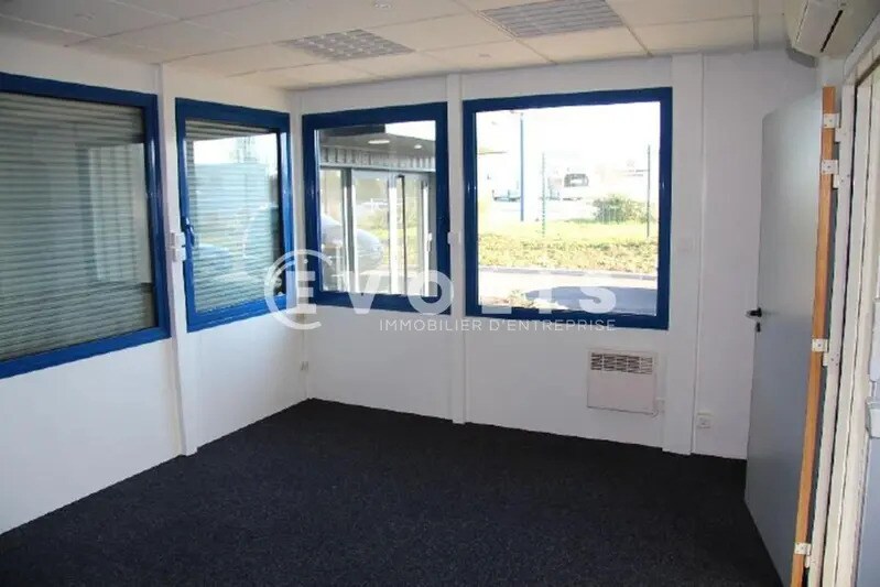 Flex in Marcoussis for lease - Interior Photo - Image 2 of 18