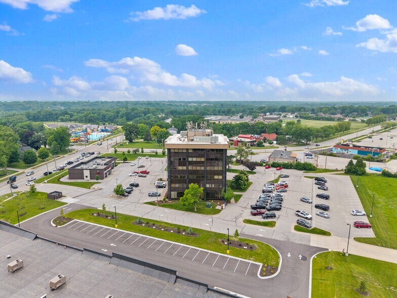 Bank Towers Portfolio portfolio of 2 properties for sale on LoopNet.ca - Building Photo - Image 3 of 19