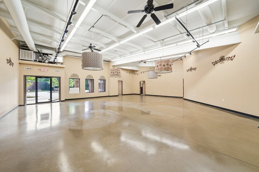 1065 Sullivan Rd, Newnan, GA à louer - Photo du bâtiment - Image 2 de 3