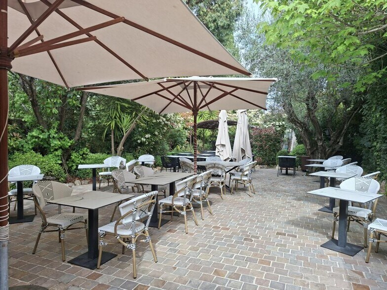 Retail in Mougins for sale - Building Photo - Image 1 of 4