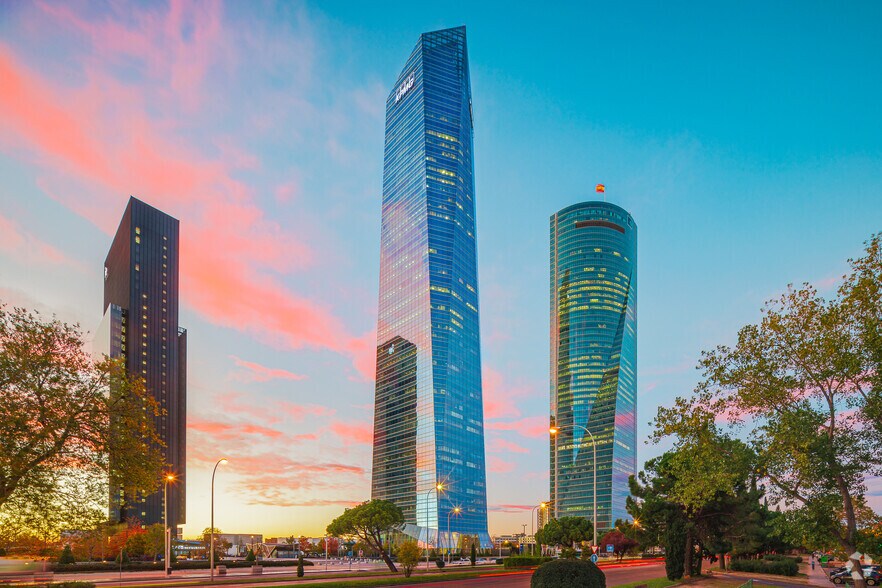 Paseo Castellana, 259 C, Madrid, Madrid à louer - Photo du bâtiment - Image 3 de 31