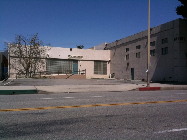 671 W Broadway, Glendale, CA for lease - Building Photo - Image 2 of 7