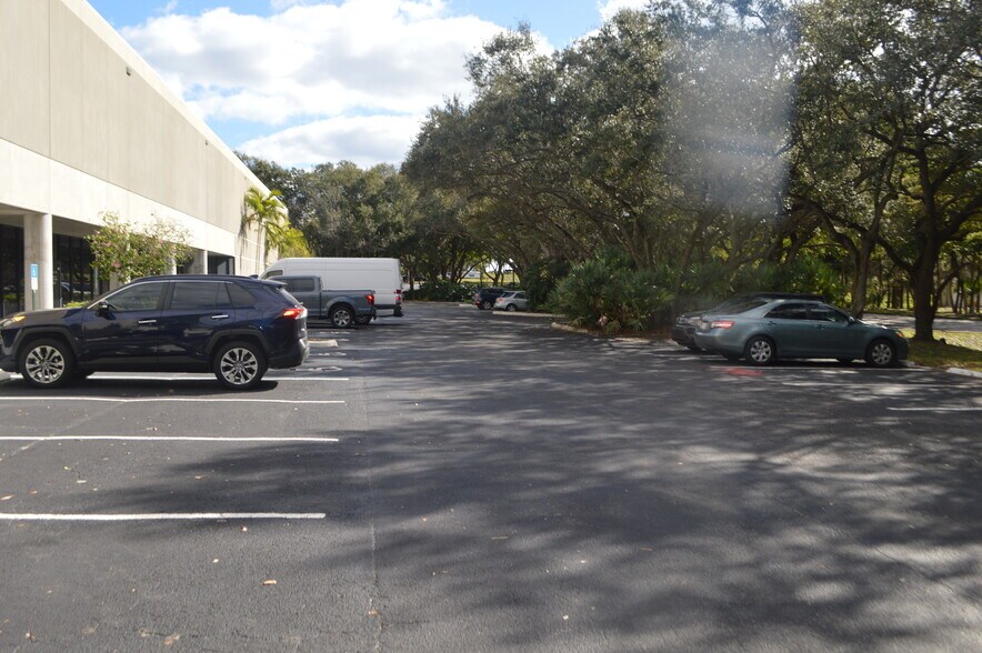 6000 Park of Commerce Blvd, Boca Raton, FL à louer - Photo du bâtiment - Image 3 de 22