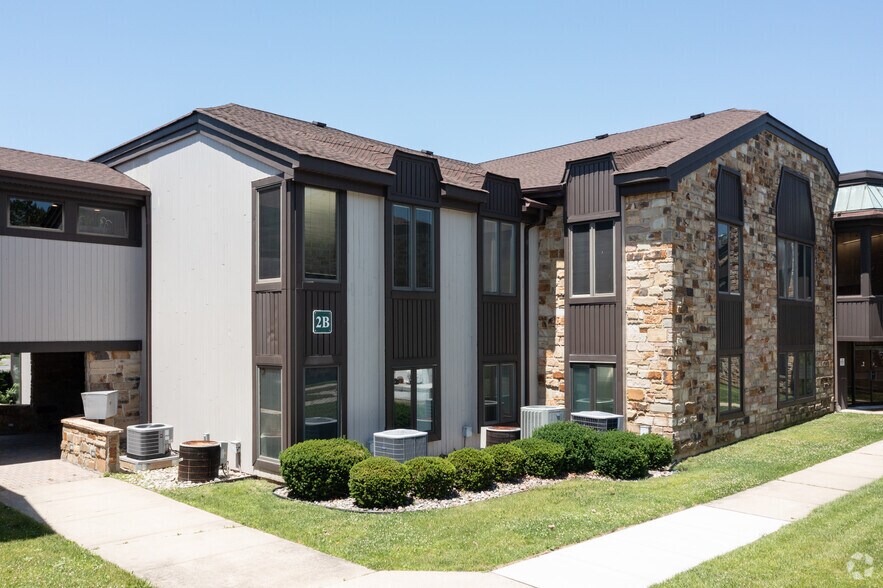 615 Hope Rd, Eatontown, NJ à louer - Photo du bâtiment - Image 1 de 4