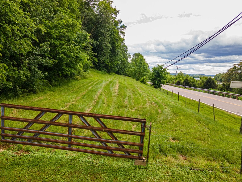 31647 Charleston Rd, Leon, WV à vendre - Photo du bâtiment - Image 2 de 34