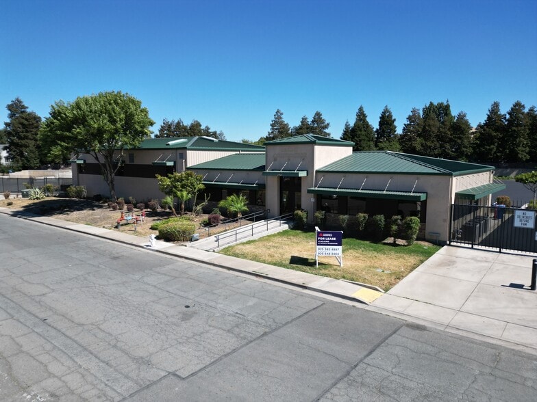 2151 Piedmont Way, Pittsburg, CA for lease - Building Photo - Image 1 of 8