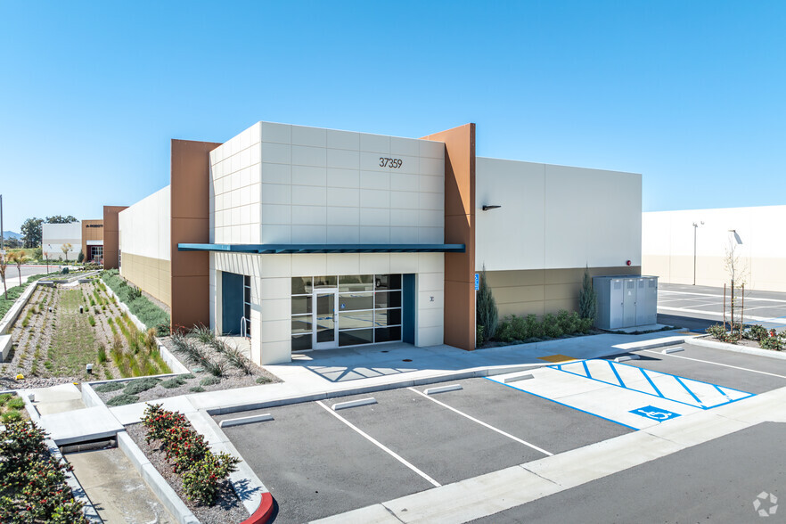 37359 Industry Way, Murrieta, CA for sale - Building Photo - Image 1 of 1