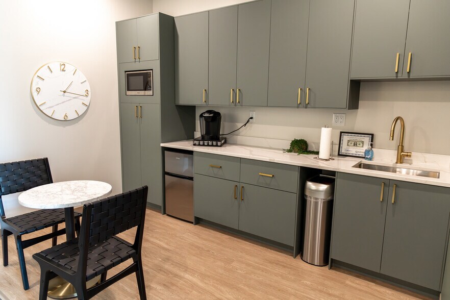 440-480 Eureka Rd, Wyandotte, MI à louer - Photo intérieure - Image 3 de 11