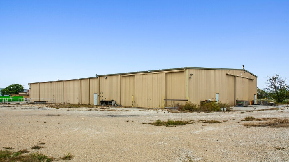 2701 N State St, Iola, KS for sale - Building Photo - Image 3 of 7