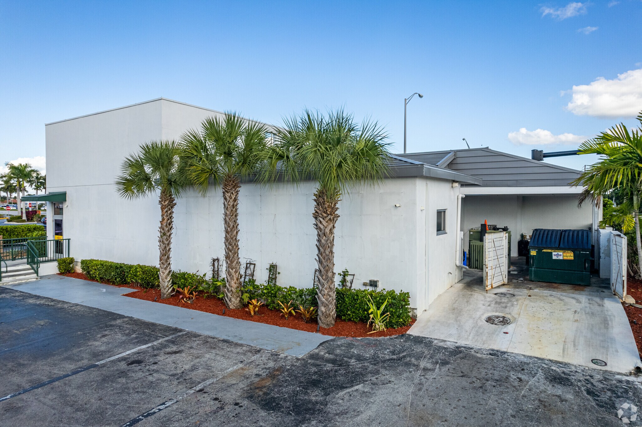 4255 Tamiami Trl N, Naples, FL à louer Photo du bâtiment- Image 1 de 3