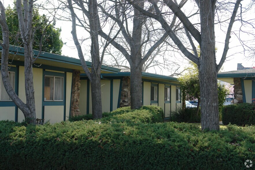 1133 Smith Ln, Roseville, CA à louer - Photo du bâtiment - Image 2 de 6