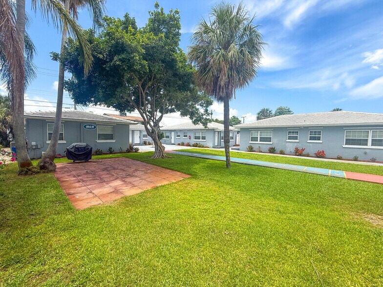 Downtown Lake Worth Beach Portfolio portefeuille de 4 propriétés à vendre sur LoopNet.ca - Photo du bâtiment - Image 1 de 40