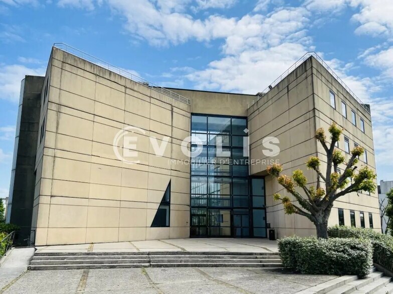 Office in Lognes for lease - Building Photo - Image 1 of 11
