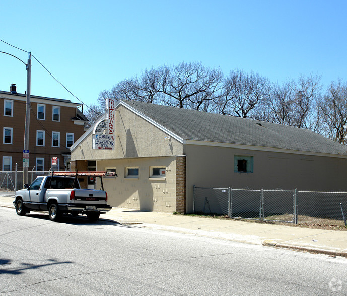 395 Front St, Woonsocket, RI à vendre - Photo principale - Image 1 de 1