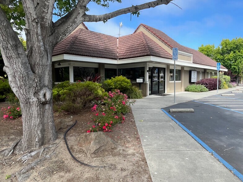 828 Bay Ave, Capitola, CA à louer - Photo du bâtiment - Image 3 de 4