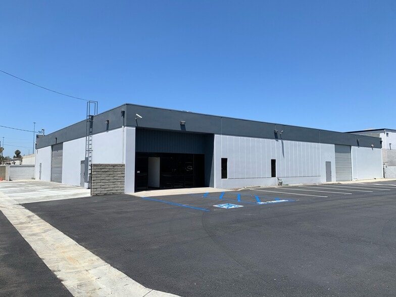 1181 N Blue Gum St, Anaheim, CA for lease - Building Photo - Image 3 of 7
