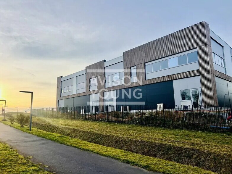 Flex in Louvres for sale - Building Photo - Image 1 of 13