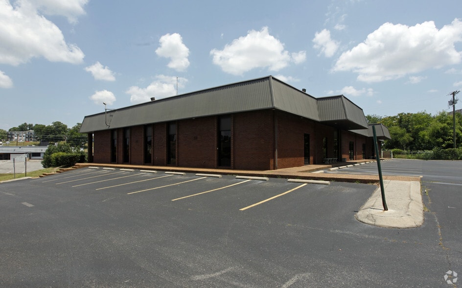 212 Pavilion Blvd, Nashville, TN for lease - Primary Photo - Image 1 of 4
