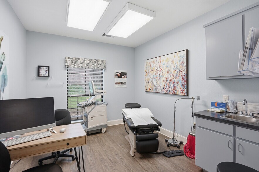 220 N Park Blvd, Grapevine, TX for lease - Interior Photo - Image 3 of 10