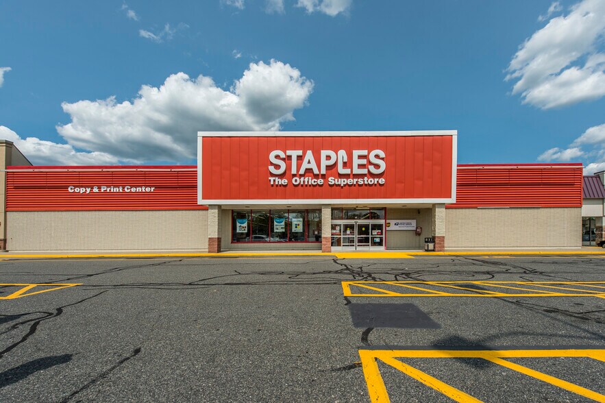 600 South St W, Raynham, MA à louer - Photo du bâtiment - Image 3 de 6