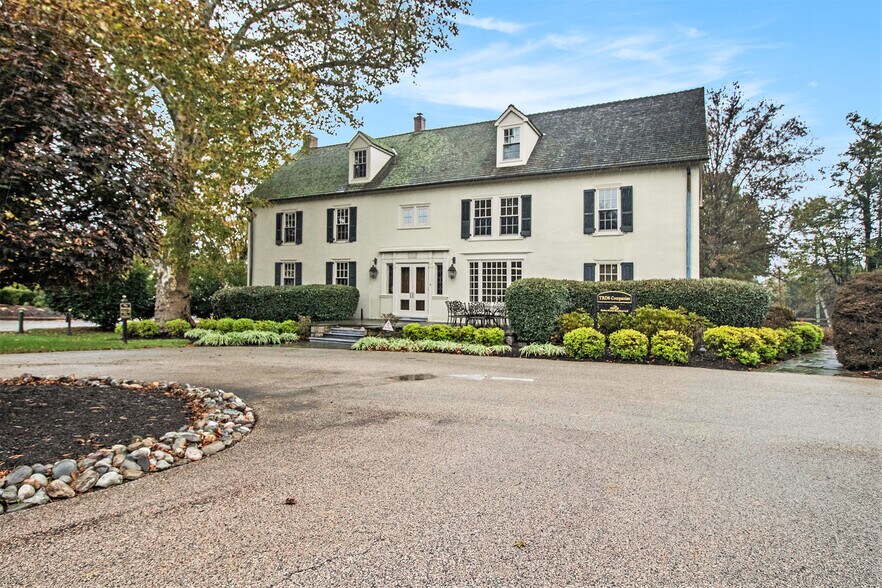 50 W Skippack Pike, Ambler, PA à vendre - Photo du bâtiment - Image 2 de 10