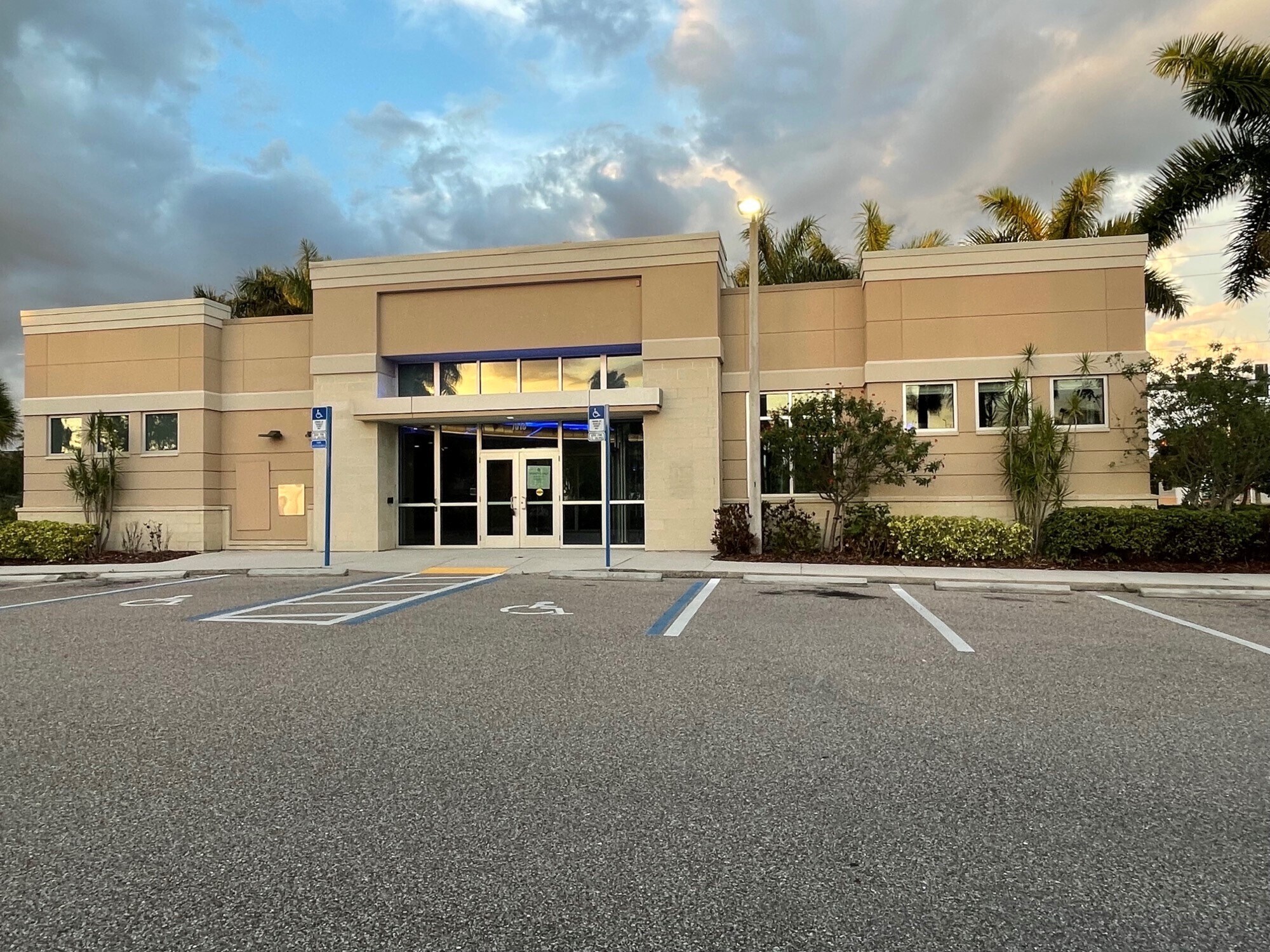 7010 Cypress Ter, Fort Myers, FL for sale Building Photo- Image 1 of 1