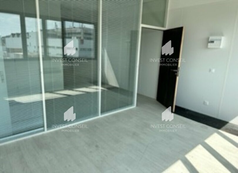 70 Rue De La Bongarde, Villeneuve-la-Garenne for lease - Interior Photo - Image 2 of 10