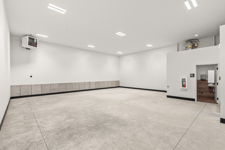 9409 Aerial cir, Hayden, ID for lease - Interior Photo - Image 3 of 14