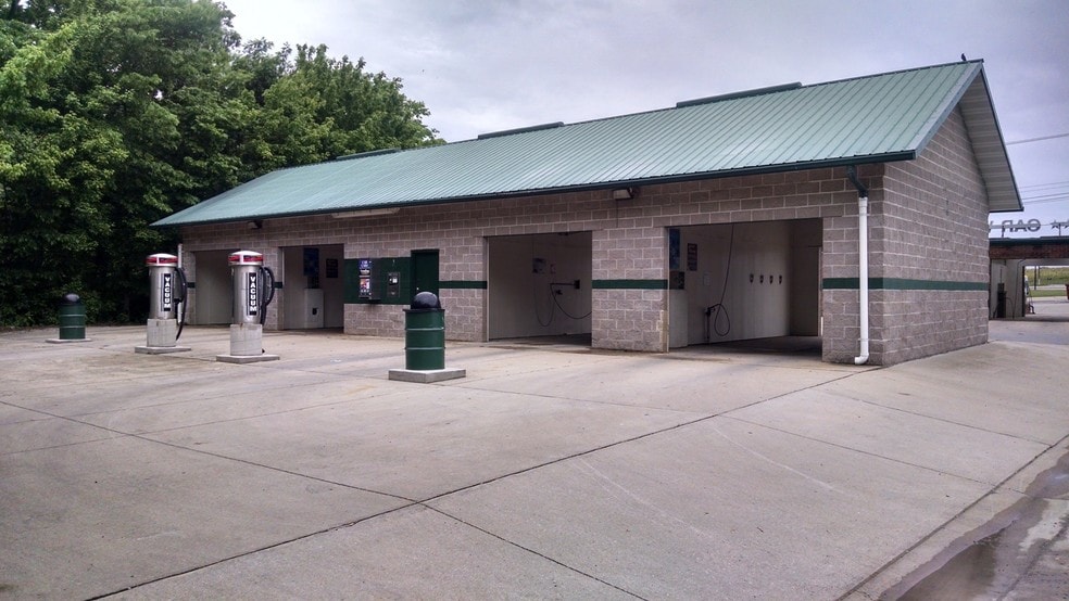 134 Wood Crest Dr, Highland, IL for sale - Building Photo - Image 2 of 15