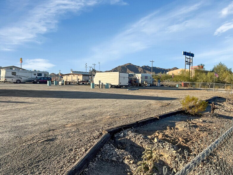 1230 Main St, Quartzsite, AZ à vendre - Photo du bâtiment - Image 2 de 8