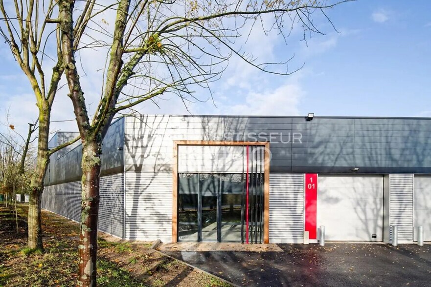 Industriel dans Éragny à louer - Photo du bâtiment - Image 3 de 3