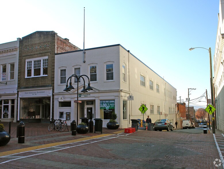 400 E Main St, Charlottesville, VA à louer - Photo du bâtiment - Image 1 de 5