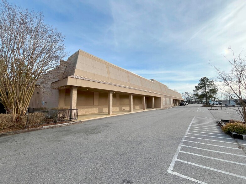 Vandora Springs Road Portfolio portefeuille de 3 propriétés à vendre sur LoopNet.ca - Photo du bâtiment - Image 2 de 7