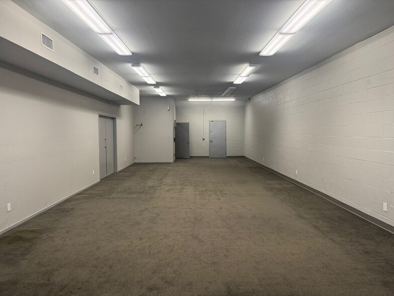 22129-22131 Sherman Way, Canoga Park, CA for lease - Building Photo - Image 2 of 5