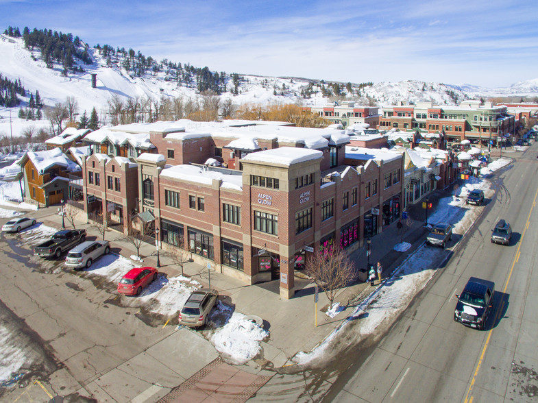 601 Lincoln St, Steamboat Springs, CO à vendre - Photo du b timent - Image 2 de 3