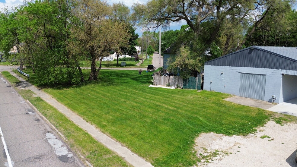 713 Fenton Rd, Flint, MI for sale - Building Photo - Image 2 of 9