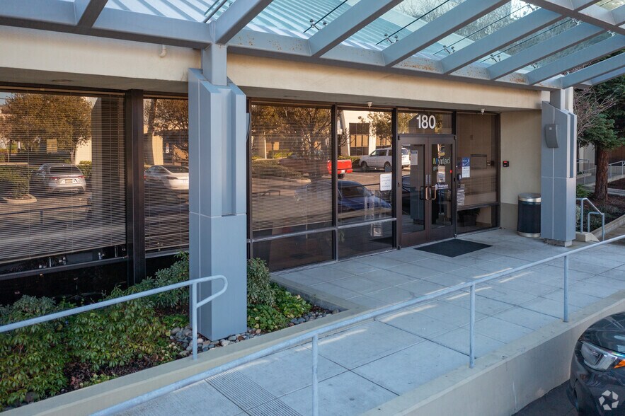 100 Kimball Way, South San Francisco, CA for lease - Building Photo - Image 2 of 5