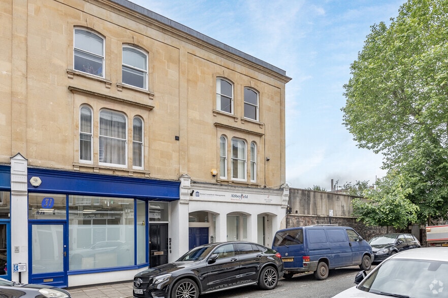 29 Alma Vale Rd, Bristol for lease - Primary Photo - Image 2 of 2