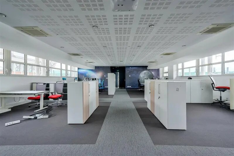 Office in Saint-Cloud for lease - Interior Photo - Image 2 of 8